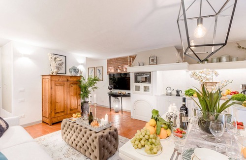 Lucca Historical Center Apartment | A Million Dollar's View: the Lucca Colosseum. Luxury 1 bedroom 1 Bathroom Apartment