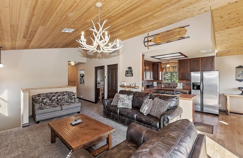 Upper Moonridge Cabin | A Million Dollar View by Destination Big Bear : Upscale with Private Hot Tub! Deck with View! Game Room! Close to Skiing!