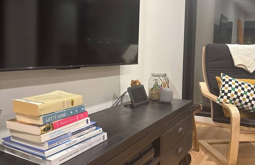 Bruce Apartment | A mountain-inspired escape apartment blends modern living with alpine vibes.