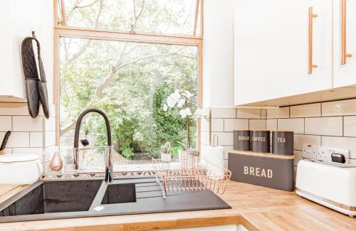 Oxford City Centre Apartment | A'nB Oxford LUX 2-Bedroom plus private parking 5-STAR Central OX1