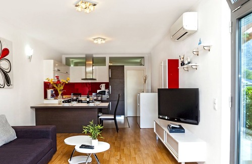 Omis Apartment | A new apartment for 4 persons on the riverside with a beautiful view of the sea