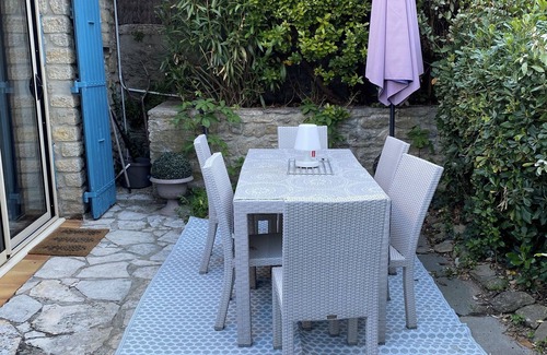 Entrechaux House | A pavilion in Provence