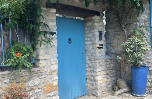 Entrechaux House | A pavilion in Provence