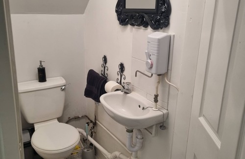 Hull House | A peaceful home, close to so many Amenities and to the city centre