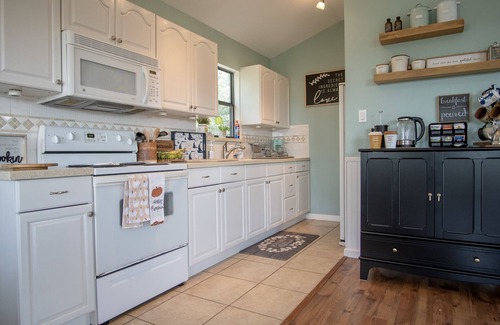 Bandera House | A Peaceful Stay at Serene Shores!