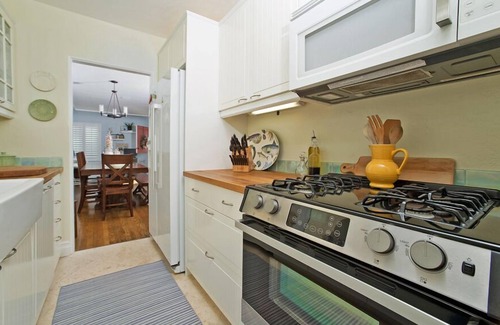 Mission Beach House | A PERFECT BEACH COTTAGE Exclusive Private Retreat - STEPS TO BEACH AND BAY