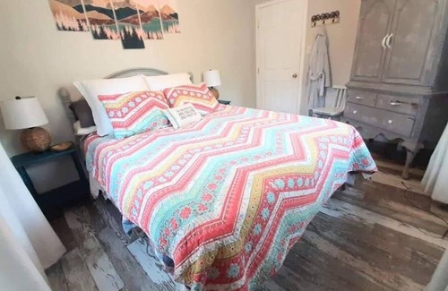 Fruitland Cottage | A Perfect Escape