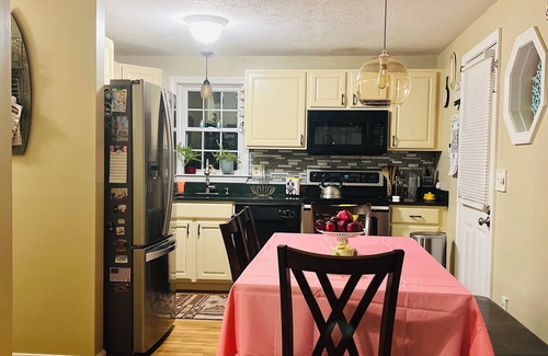 Manomet House | A place Near Historic Plymouth & Cape Code