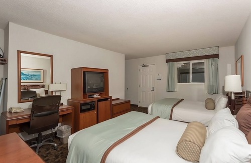 Newport Hotel | A Place You'll Surely Enjoy! 2 Great Units, Pets Allowed, Parking!
