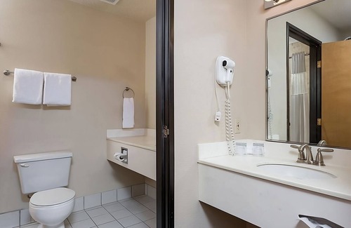 Newport Hotel | A Place You'll Surely Enjoy! 2 Great Units, Pets Allowed, Parking!