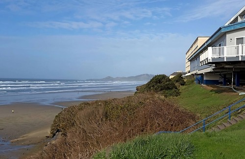 Newport Hotel | A Place You'll Surely Enjoy! 2 Great Units, Pets Allowed, Parking!