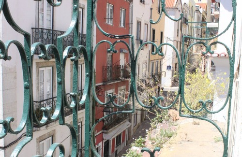 Misericordia Apartment | A Portuguesa III, at Bica's Funicular Street