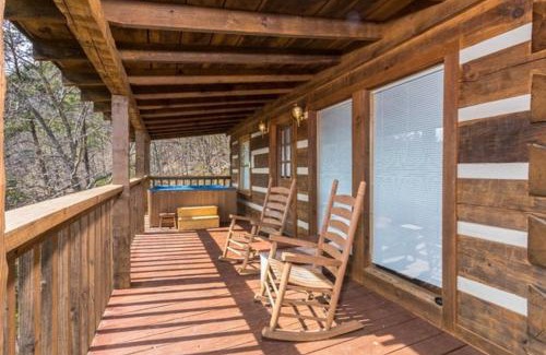 Gatlinburg - Pigeon Forge Hotel | A Postcard View