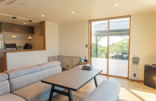 Awaji House | A private dog run of approximately 330m2 overlooki/Awaji Hyōgo