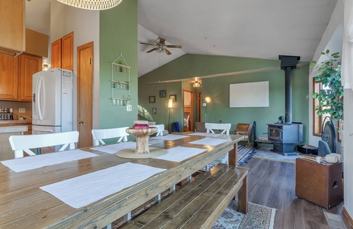 Divide House | A Private Retreat with Breathtaking views of Pikes Peak w/HOT TUB