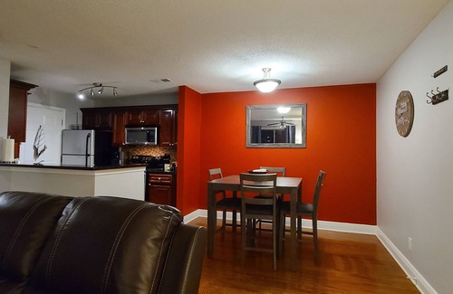 Sandy Springs Condo | A QUIET CONDO IN ATLANTA w/BALCONY 1king 1 Queen 2 twins 1 Qu Air mattress