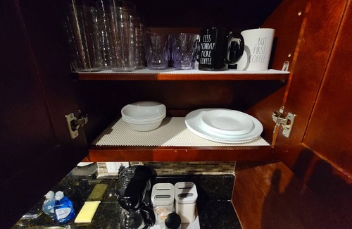 Sandy Springs Condo | A QUIET CONDO IN ATLANTA w/BALCONY 1king 1 Queen 2 twins 1 Qu Air mattress