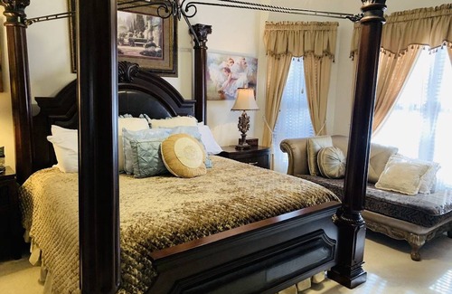 Cliftondale House | A Rare Gem. ! Perfect Getaway !20 Min Frm Airport. Luxury home, 6 bedrooms