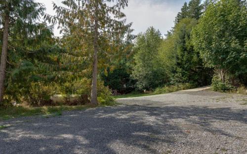 Maple Falls House | A re-styled single story, 3-bedroom, 2-bath ranch style cabin at Silver Lake
