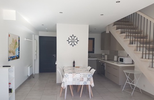 Duilhac-sous-Peyrepertuse Cottage | A recent comfortable cottage with exceptional views of the Cathar castles