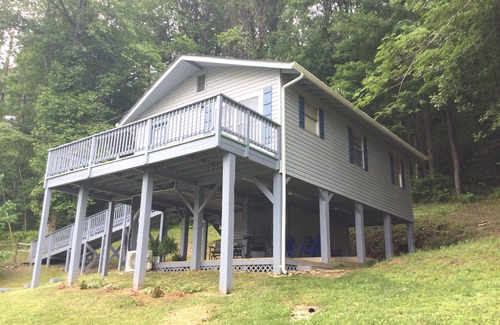 Robbinsville Cottage | A remodeled cottage close to the Dragon, Cherohala Skyway and area attractions.