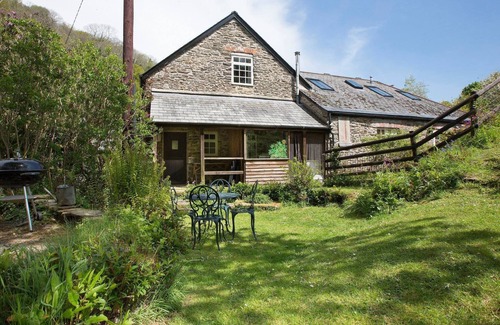 Dartmouth Cottage | A remote 18th century cosy cottage yet just 10 mins to the beach