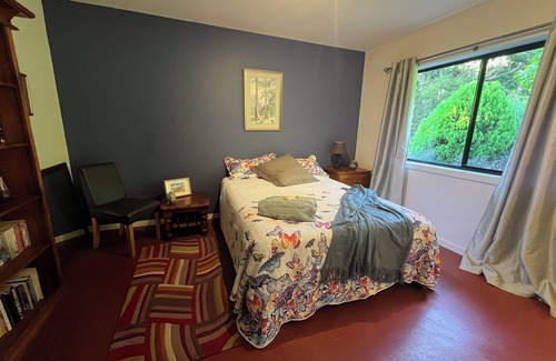 Tapitallee Bed & Breakfast | A restful bushland home set on five acres, great for local sight seeing.