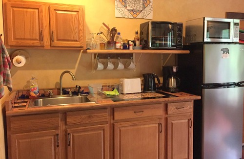 Mount Tremper House | A Romantic Escape, Woodstock Barn by A Stream with Hot Tub