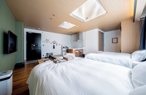 Hatsukaichi Hotel | A room with a skylight An open space filled with natural light Conveniently located within a 5min/Hatsukaichi Hiroshima