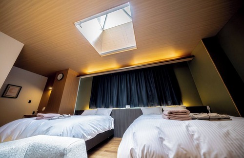 Hatsukaichi Hotel | A room with a skylight An open space filled with natural light Conveniently located within a 5min/Hatsukaichi Hiroshima