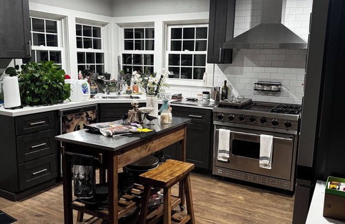 Martinez House | A ROOM WITH A WOOF!nCozy serene house on quiet secluded court in Martinez