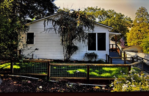 Martinez House | A ROOM WITH A WOOF!nCozy serene house on quiet secluded court in Martinez