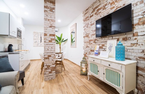 Cruz de Humilladero Apartment | A&S Apartments Malaga-Free Parking and Wifi-a 500 Feria Malaga
