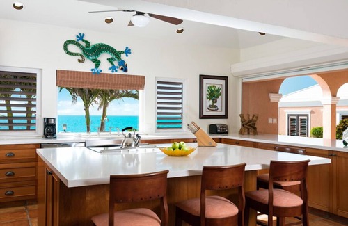 Venetian Road Settlement Villa | A Secluded Mediterranean Villa in the Heart of Turtle Tail