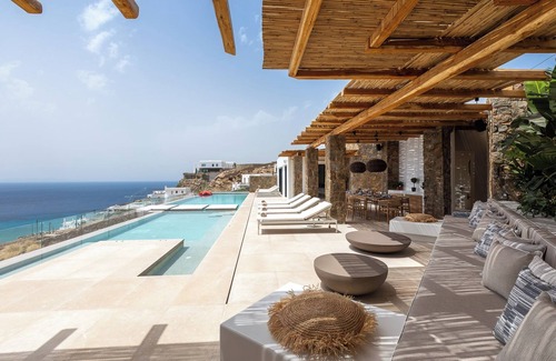 Agios Stefanos Villa | A Serene Paradise Overlooking the Endless Aegean Blue!