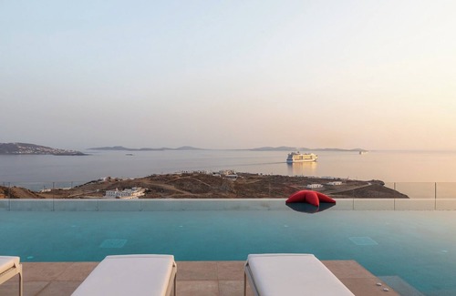 Agios Stefanos Villa | A Serene Paradise Overlooking the Endless Aegean Blue!