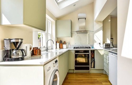 Arundel Cottage | A smart, welcoming, two-bedroom cottage in the centre of Arundel.