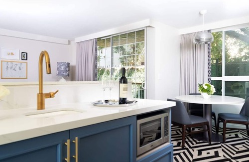 Norma Triangle Hotel | A Sophisticated Suite! Four Units with Furnished Living, Rooftop Pool, Balcony!