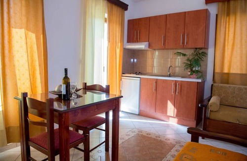 Anaxos Apartment | A spacious and bright studio with balcony no123