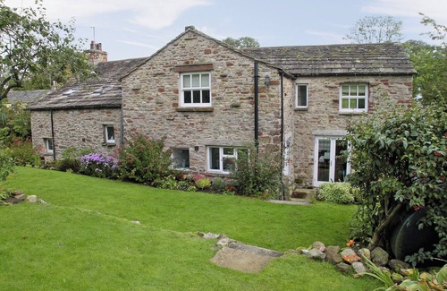 Kirkby Stephen Cottage | A spacious detached cottage located by a beck in a quiet village.