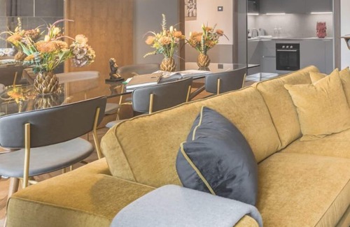 Oltrarno Apartment | A stone's throw from Ponte Vecchio with complimentary wine tasting on arrival!