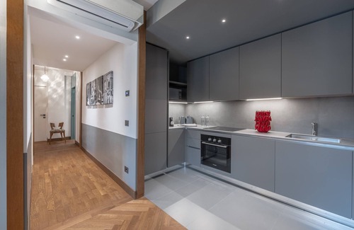 Oltrarno Apartment | A stone's throw from Ponte Vecchio with complimentary wine tasting on arrival!