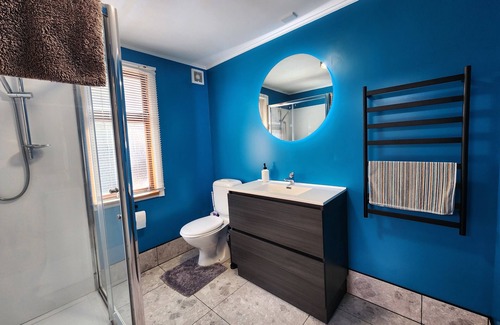 Dunedin City Centre House | A Stone's Throw From Town (Main House)