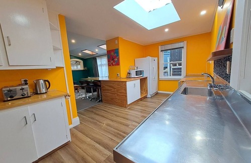 Dunedin City Centre House | A Stone's Throw From Town (Main House)