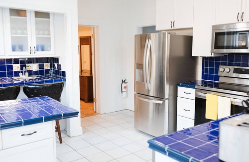 Biloxi House | A Stroll away from Downtown!Prime Location,10 guests,pet-friendly,historic home