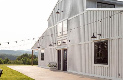 Mount Airy Apartment | A Suite with a View + Wine