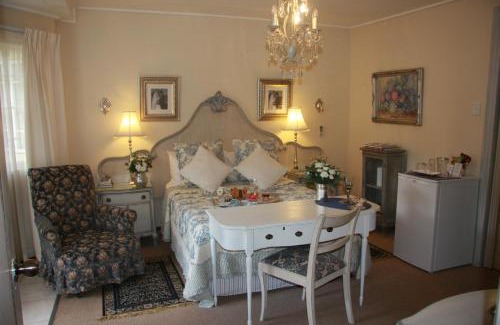 Universitas House | A Summer Place Boutique Guest House