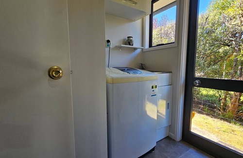 Marahau House | A sunny seaside holiday home in Marahau. Close to the beach and the ABel Tasman National Park