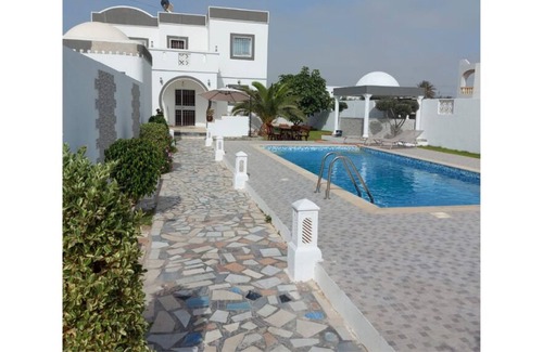 Hawmat al Badawiyin Villa | A superb villa with swimming pool 15 minutes from the beach