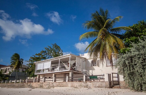 Atlantic Shores House | A Surfer's Home Away From Home! Soft round the edges, cozy and beachy